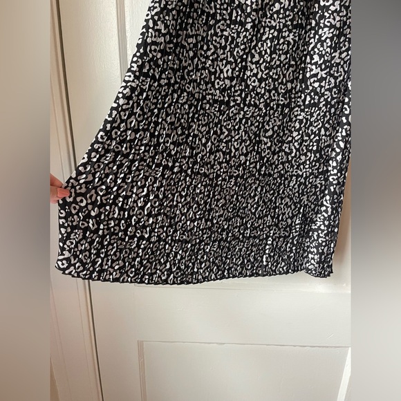 NWT Sincerely Jules, Black and White Patterned Skirt, size small - Picture 3 of 5